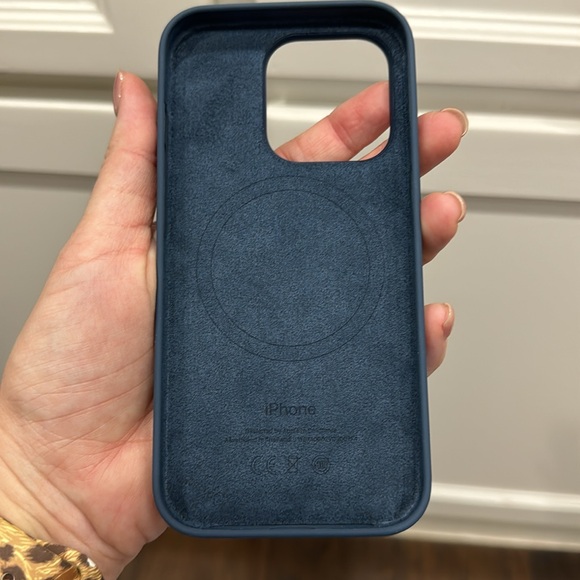 iPhone 15 Pro Silicone Case with MagSafe - Storm Blue - Picture 5 of 5